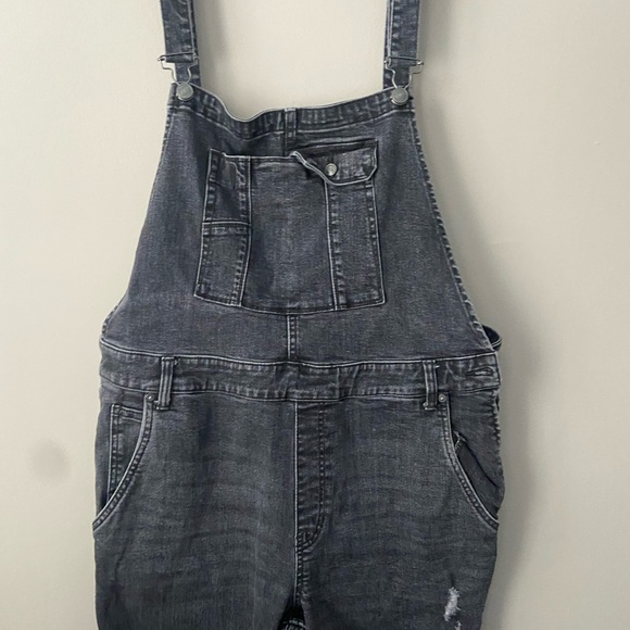 Free People We the Free Overalls Curvy fit Size 34 black raw hem - Picture 5 of 15